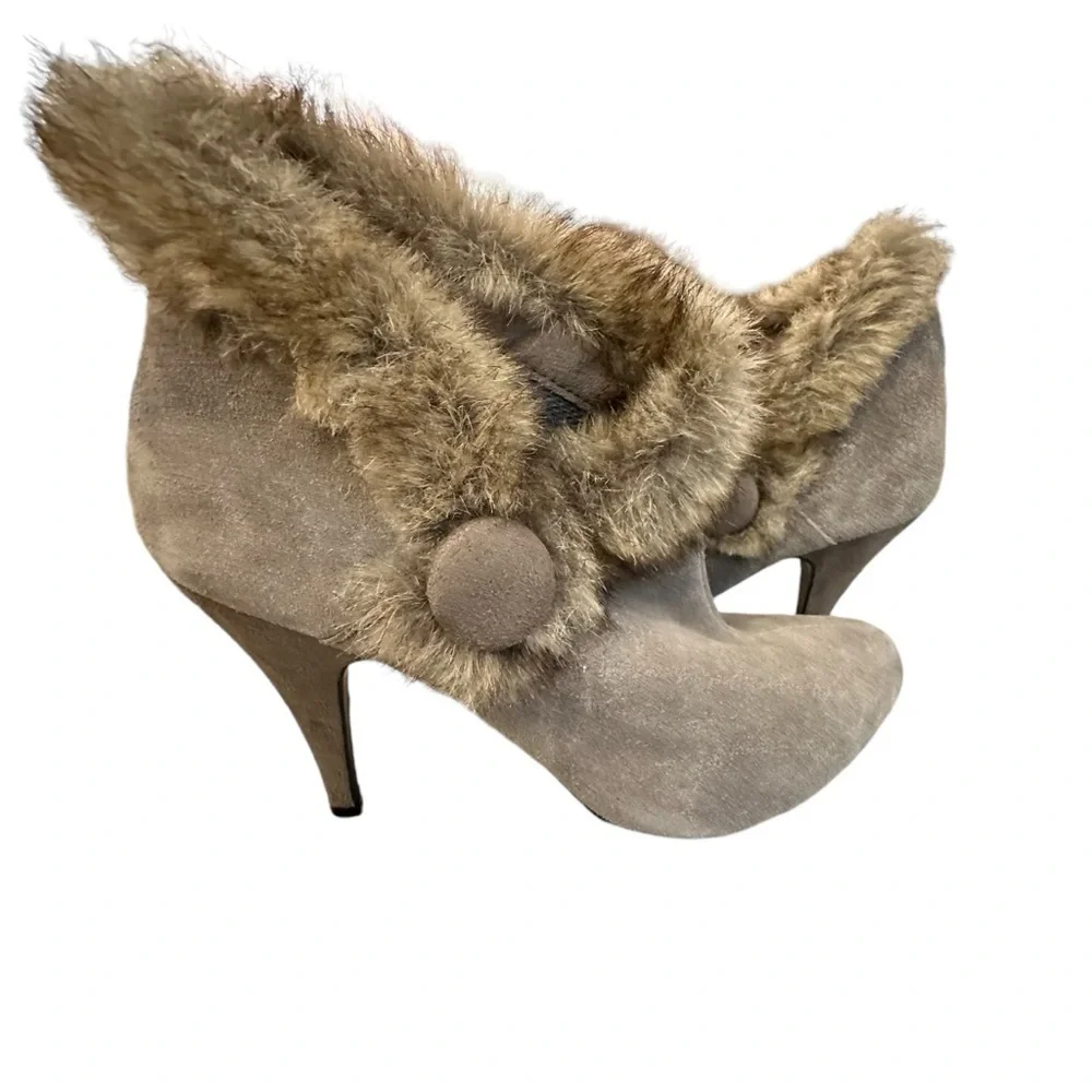 🔴 5 for $40 VINTAGE Genuine Suede, High Heel Booties with Faux Fur Trim Detail 8